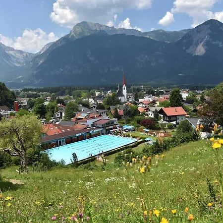 Inn-studio Ursula アパート